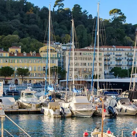 Magnifique Sur Le Port *